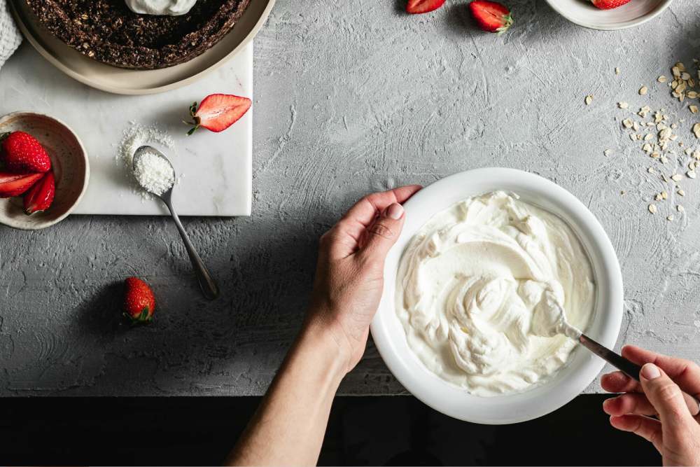 Cara Membuat Whipped Cream Sendiri di Rumah, Ide Topping untuk Takjil