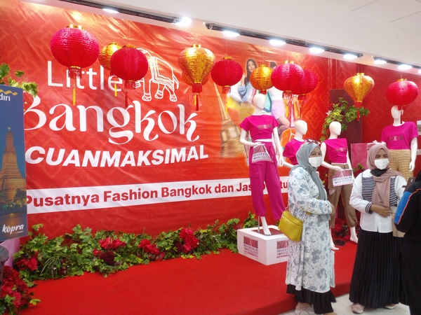 Toko Baju Muslim di Little Bangkok Tanah Abang