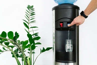Dispenser Berapa Watt? Tabel Watt Dispenser Air Galon Atas & Bawah