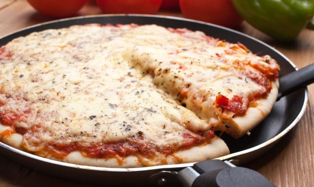 Resep Homemade Pizza Dengan Toping Sesuai Persediaan Di Rumah