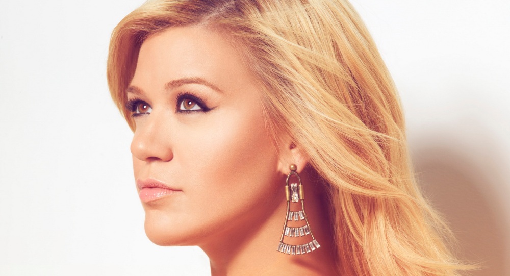 10 Fun Facts About Kelly Clarkson