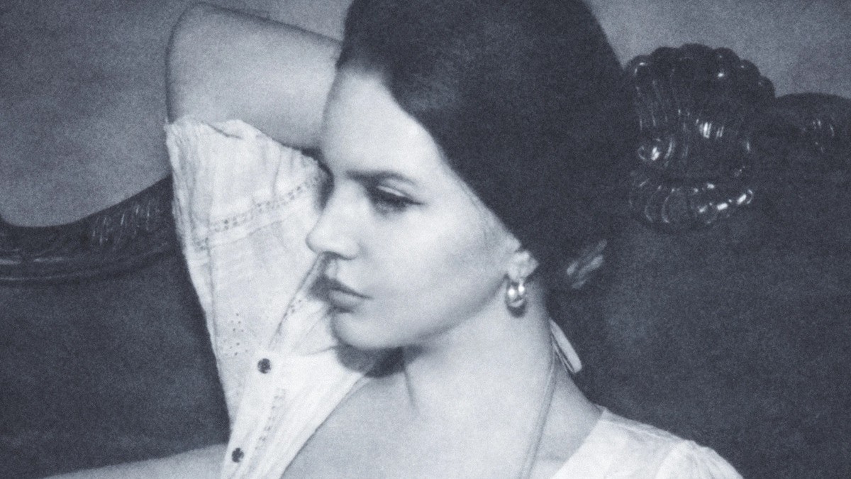 Lana Del Rey Tampil Topless Di Cover Album Baru dan Ungkap Tracklist -  Creative Disc