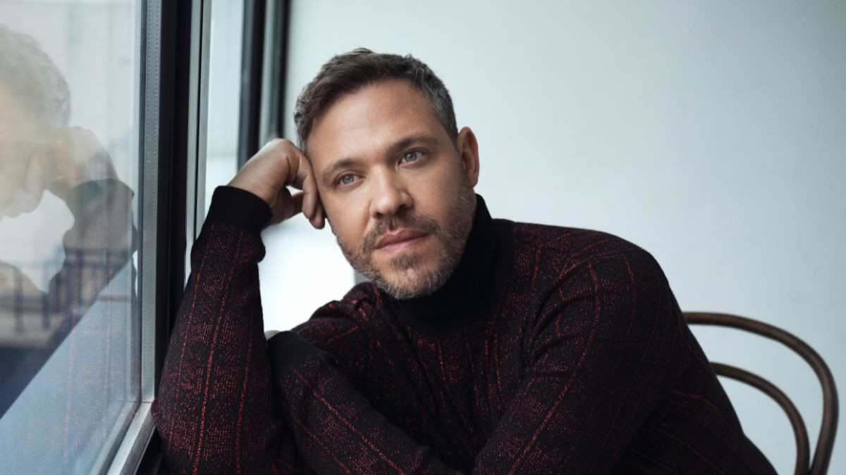 Setelah 3 Tahun, Will Young Comeback dengan Single 'Falling Deep'