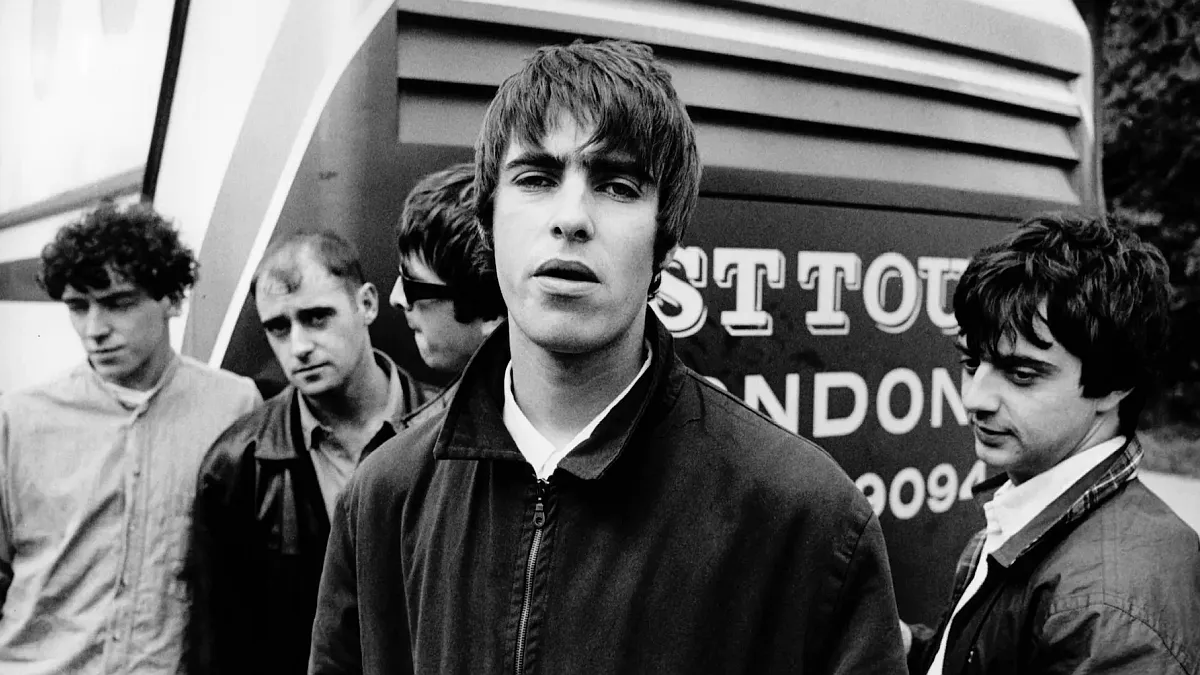 Bukan Reuni, Oasis Rilis Ulang Tahun ke-30 Album "Definitely Maybe"