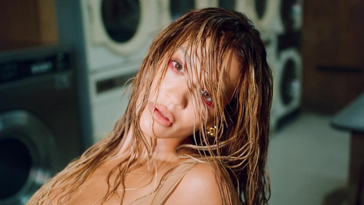Rita Ora Menari-Nari di Laundry dalam Video untuk Single yang Turut Ditulis RAYE, 'Ask & You Shall Receive'