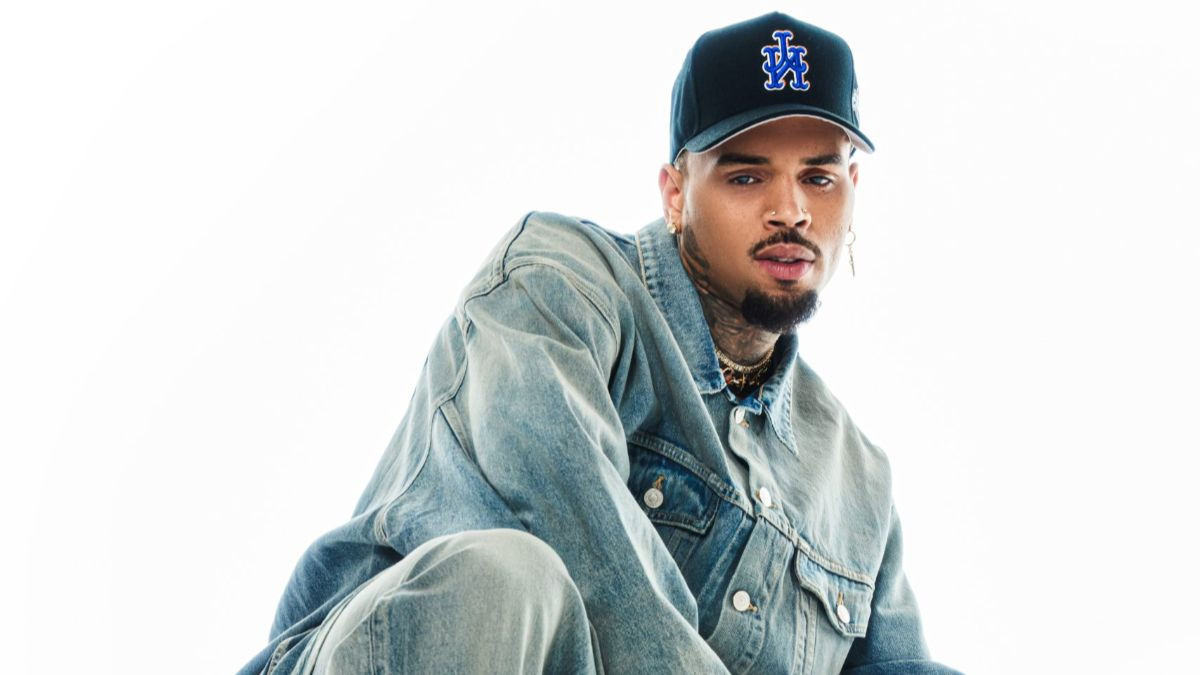 Chris Brown Cetak Sejarah Billboard Sebagai Penyanyi Pertama Dengan 50 ...