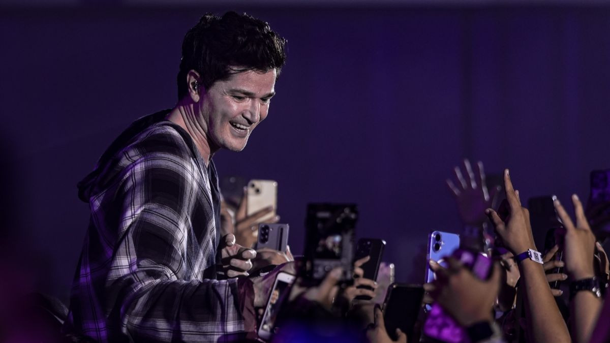 The Script Getarkan Surabaya: Konser Penuh Romansa dan Kejutan di Jatim International Expo