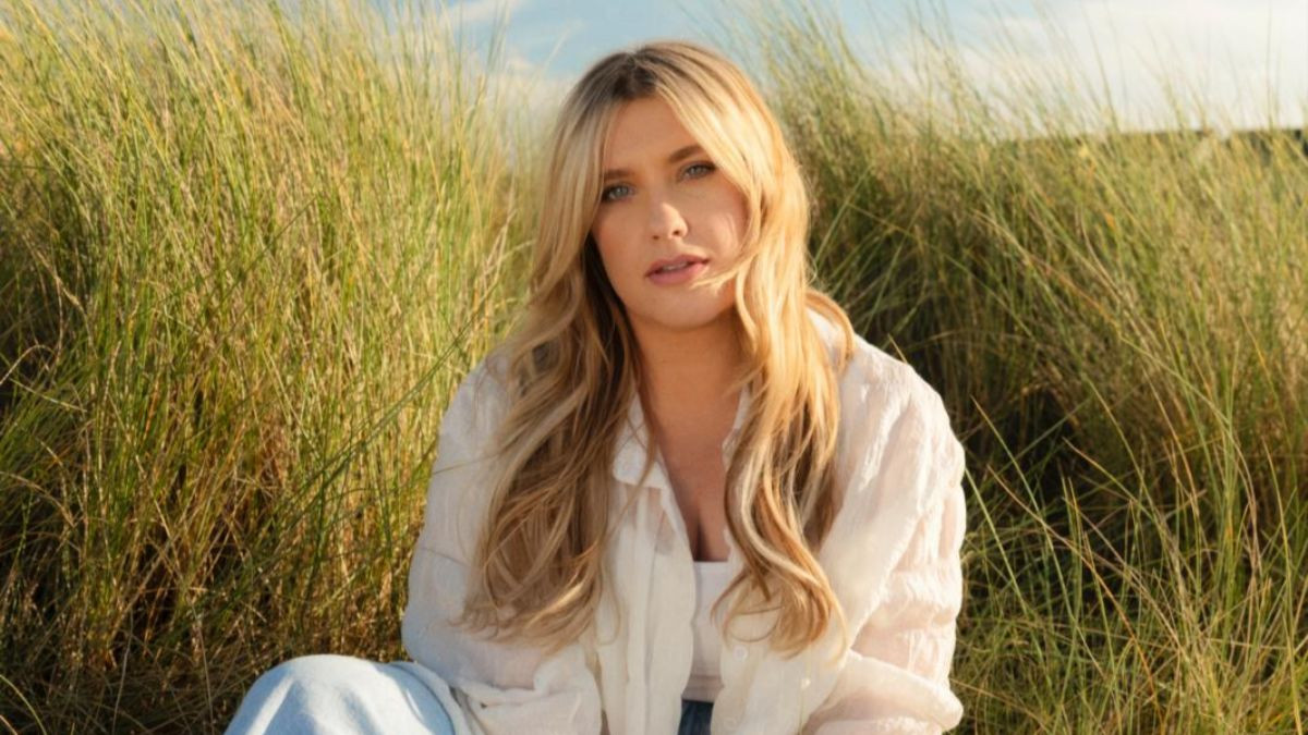 Ella Henderson dan BRELAND Rilis Duet Emosional 'One Door Closes'