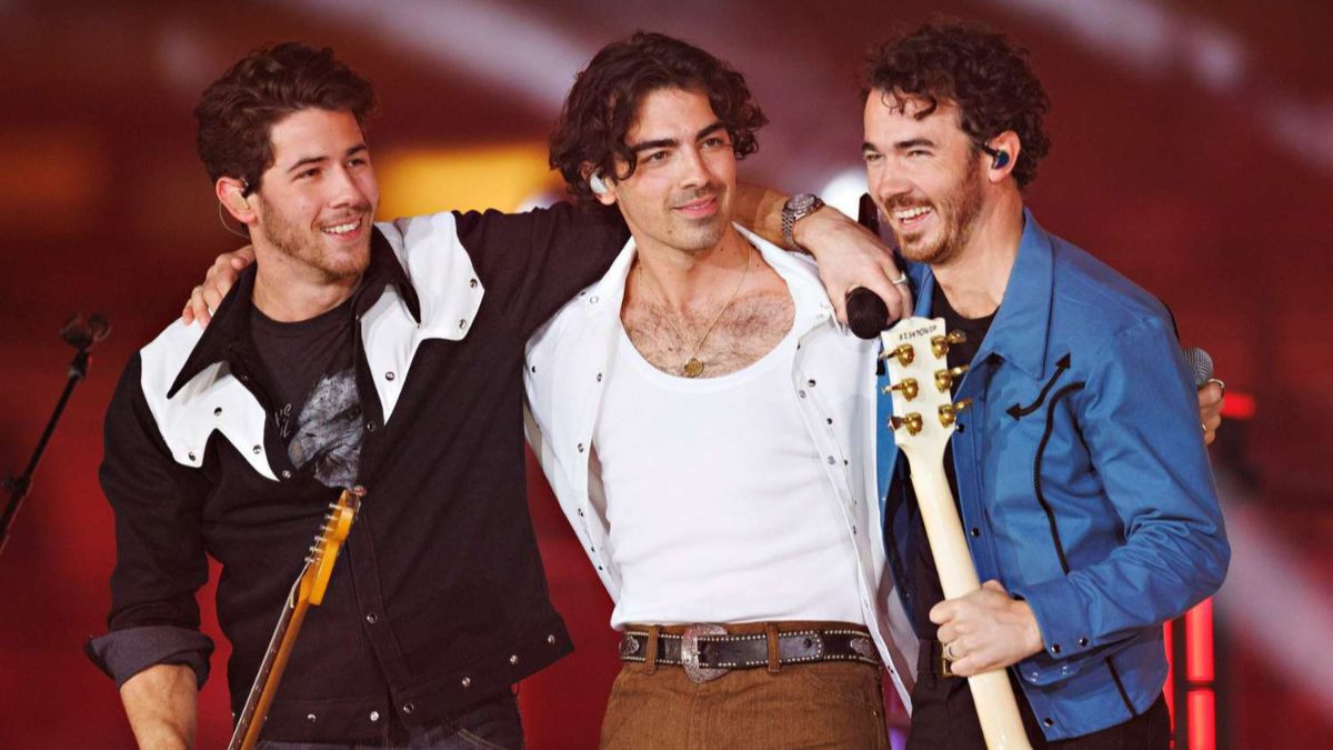 Jonas Brothers Love Me To Heaven