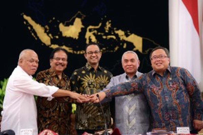 Gandeng-Tangan-300x200