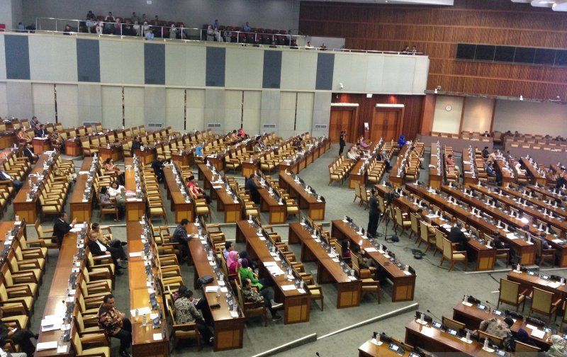 rapat paripurna-DPR