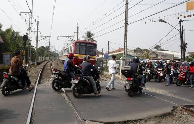perlintasan sebidang KRL-liar