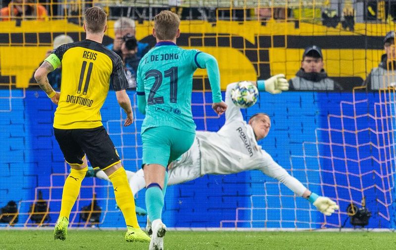 penalti reus digagalkan (beinsports com)