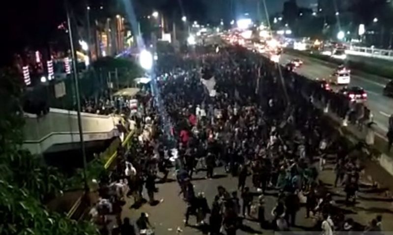 demo mahasiswa-DPR RI