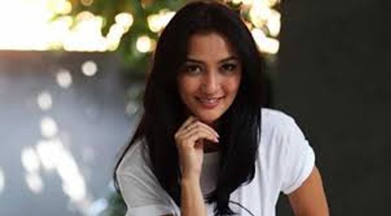 atiqah hasiholan (antara)