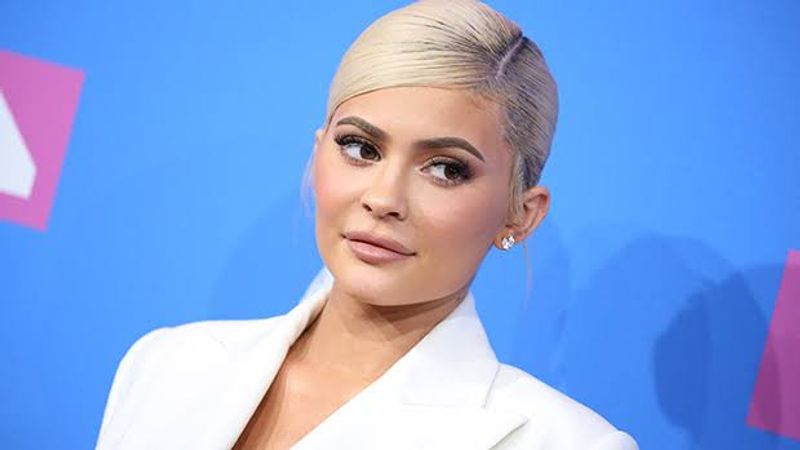 kylie jenner (hollywoodlife com)