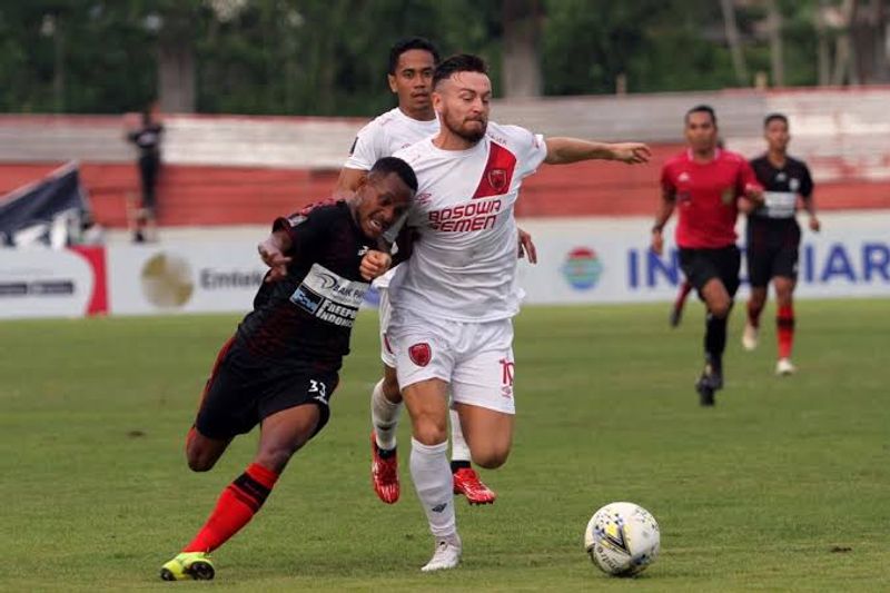 persipura vs psm (pssi org)