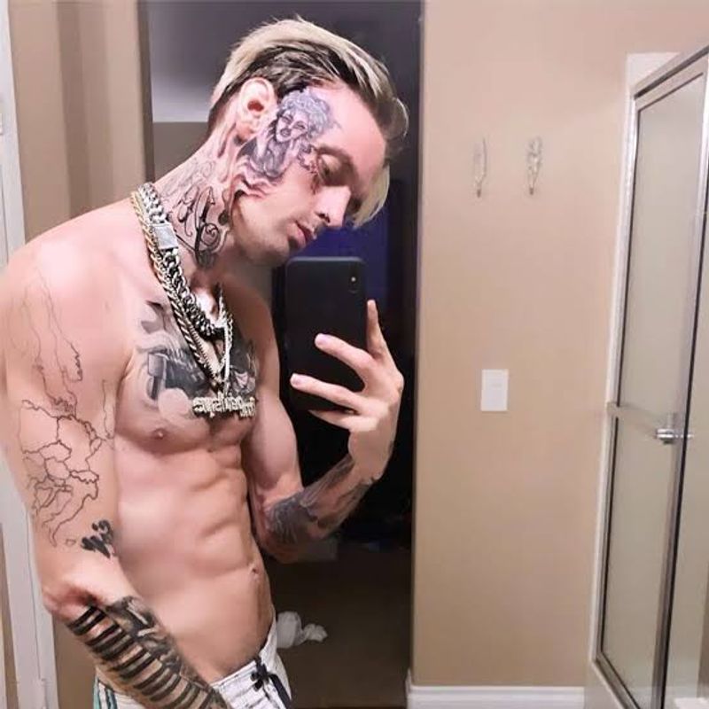 Aaron carter (eonline com)