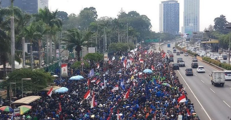 Demo-mahasiswa-di-gedang-gedung-DPR -Fotodetikcom (1)