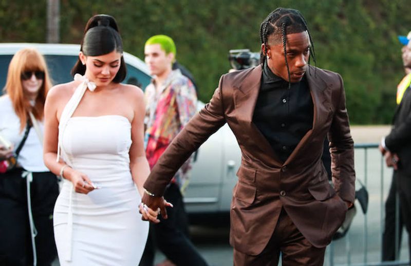 Kylie Jenner dan Travis Scott (complex com)