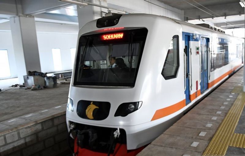 kereta bandara-Soetta