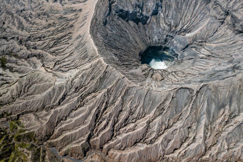 Manusia Menghasilkan 100 kali CO2 Lebih Banyak Daripada Semua Gunung Berapi di D