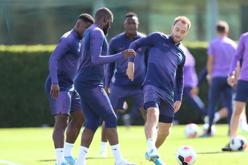 pemain-pemain spurs berlatih (football london)