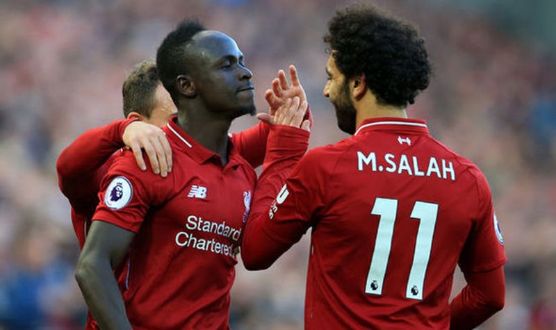 Sadio Mane dan Mohamed Salah (daily express)