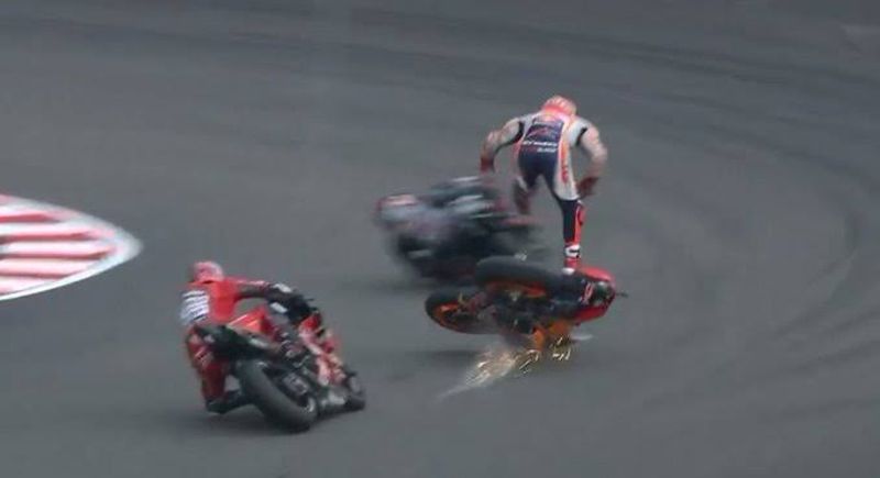 marquez terjatuh (mobilinanews com)