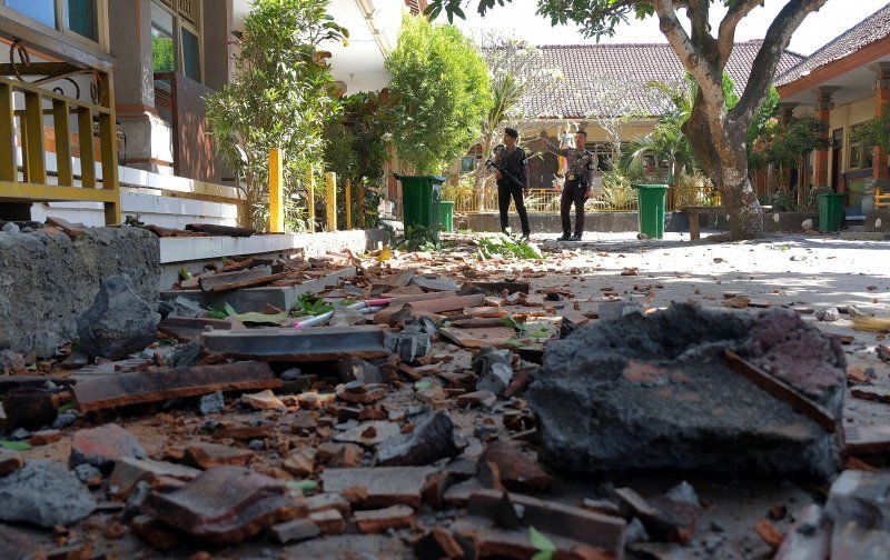 gempa bali-rusak