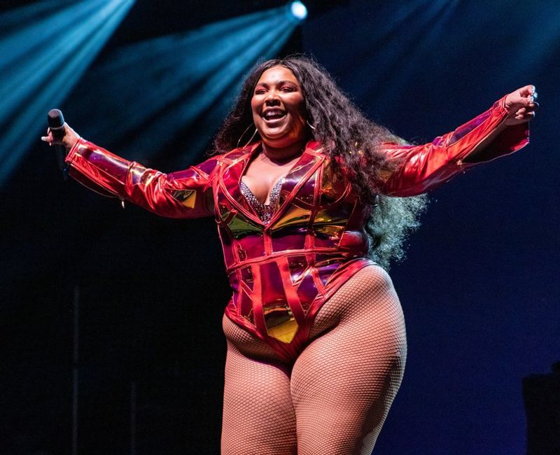 Lizzo (popbuzz com)