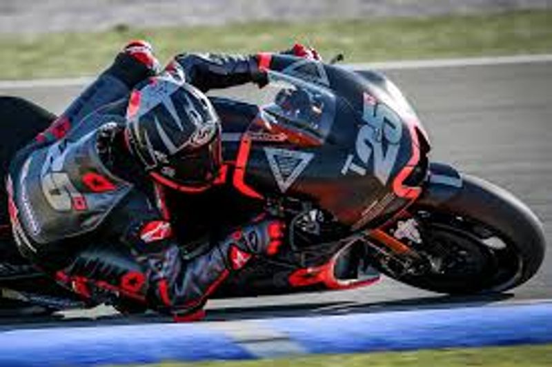 maverick vinales (finroll com)