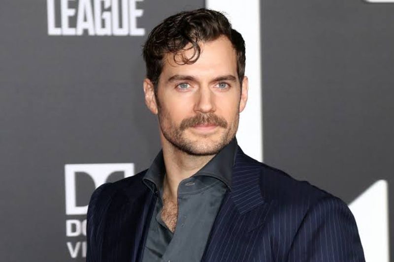 Henry Cavill (scmc com)