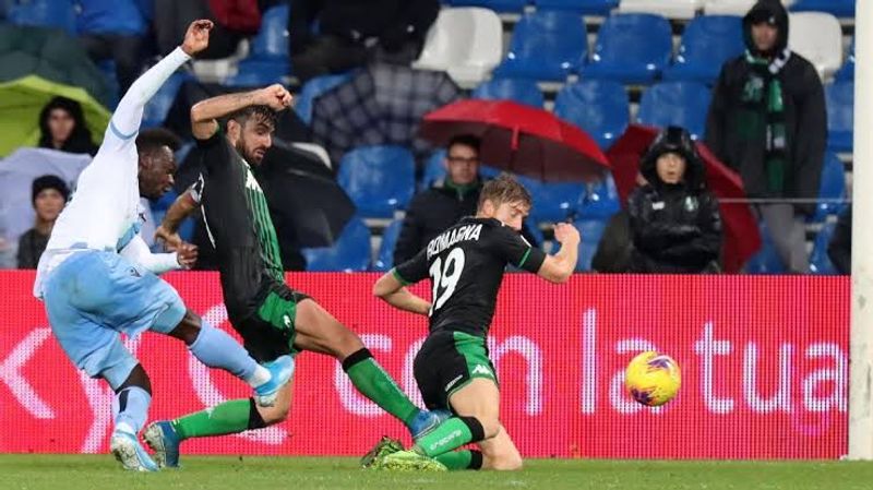 caicedo cetak gol ke gawang Sassuolo (espn com)