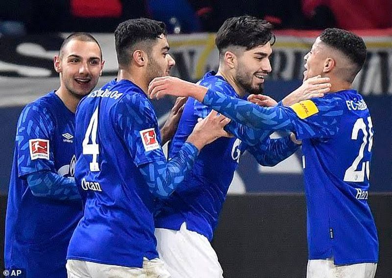 schalke vs union berlin (dailymail co uk)