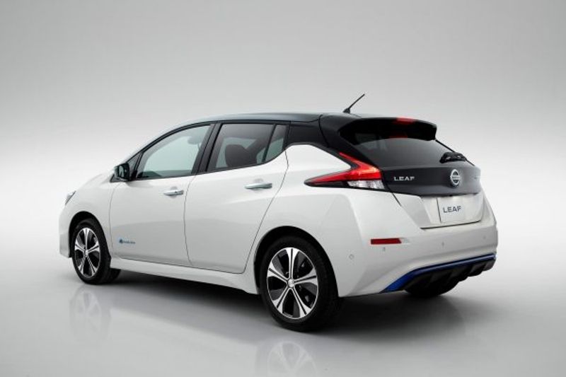 nissan LEAF