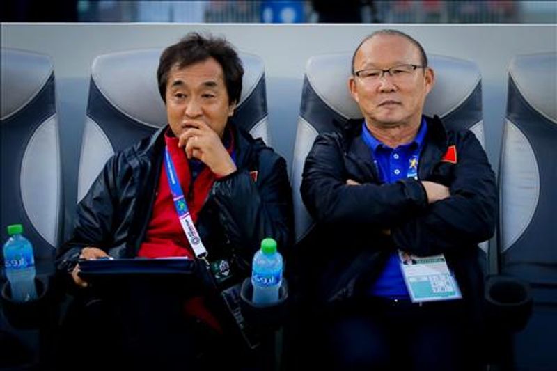 Lee Young-Jin  dan pelatih vietnam (uneath com)