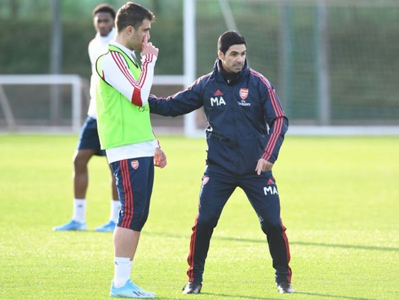 mikel arteta pimpin latihan (express co uk)
