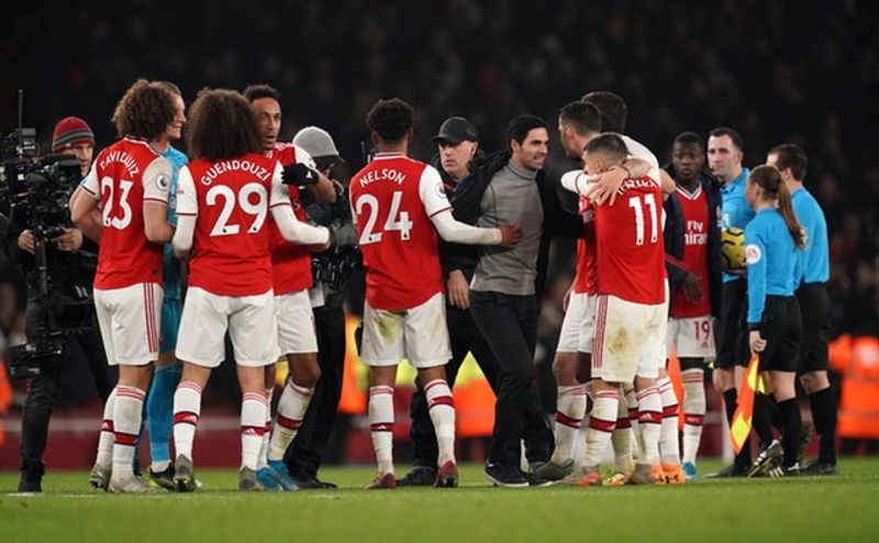 mikel arteta dan pemain arsenal (bournemouthecho co uk)