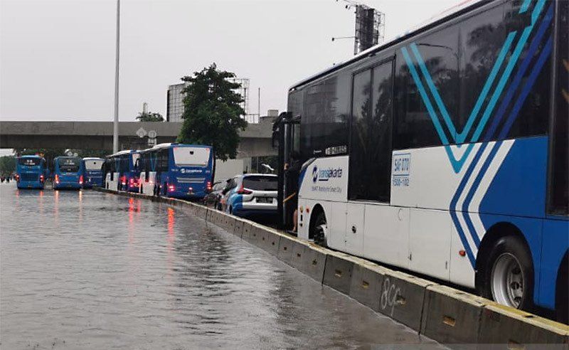 transjakarta-banjir
