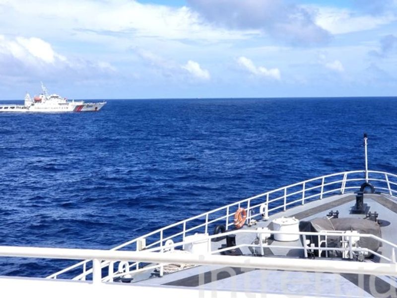 kapal perang ri di natuna