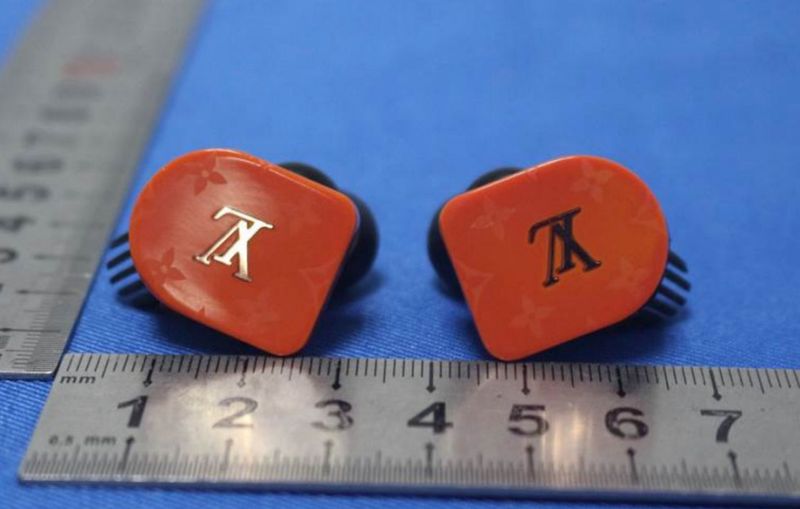 Louis-Vuitton-Wireless-Earbuds-6-980x624