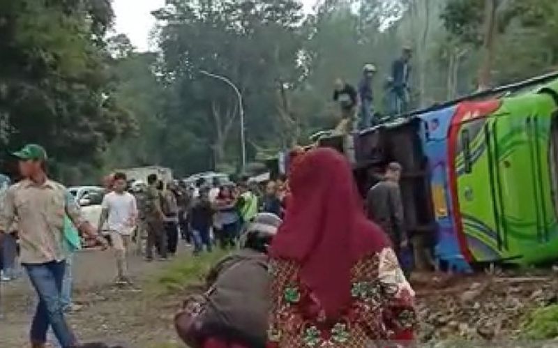 kecelakaan bus-subang