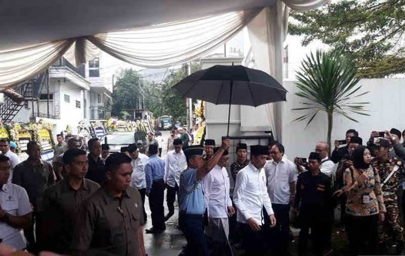 gus sholah-melayat-pejabat