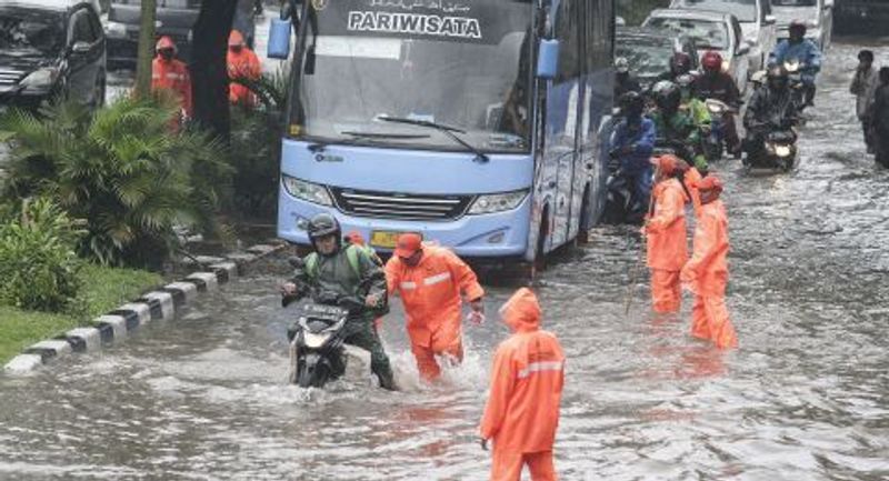 48993-genangan-air-banjir-di-cempaka-putih