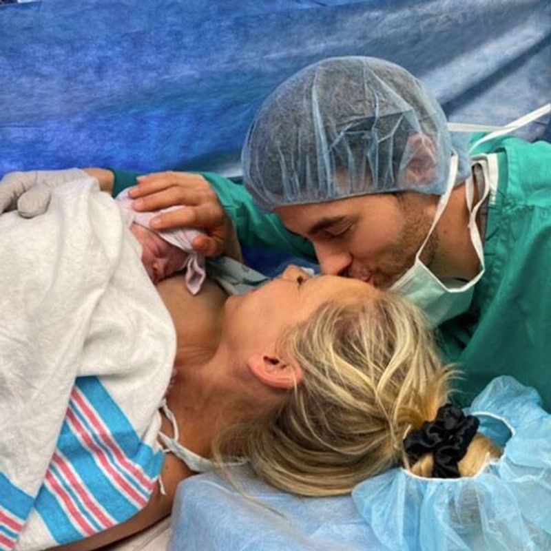 Enrique-Iglesias-Anna-Kournikova (eonline com)