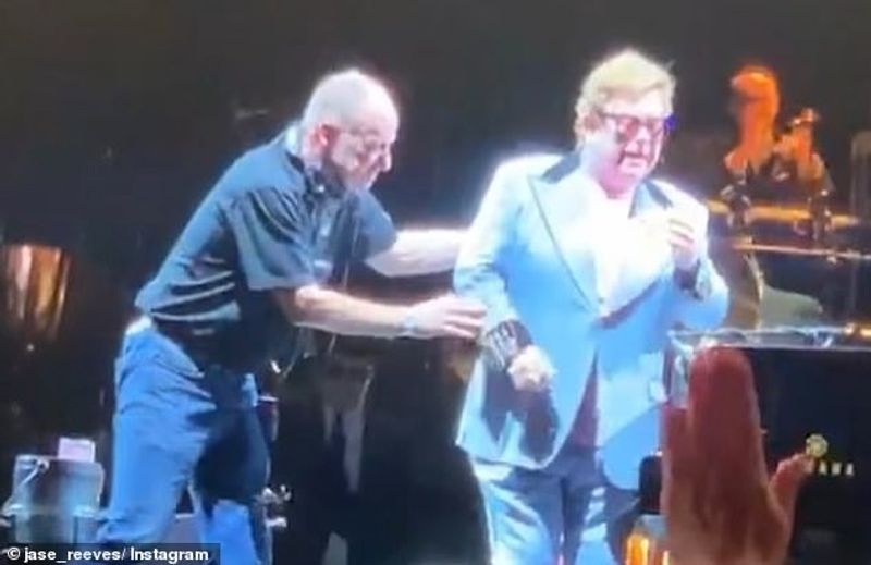 elton john (readsector com)