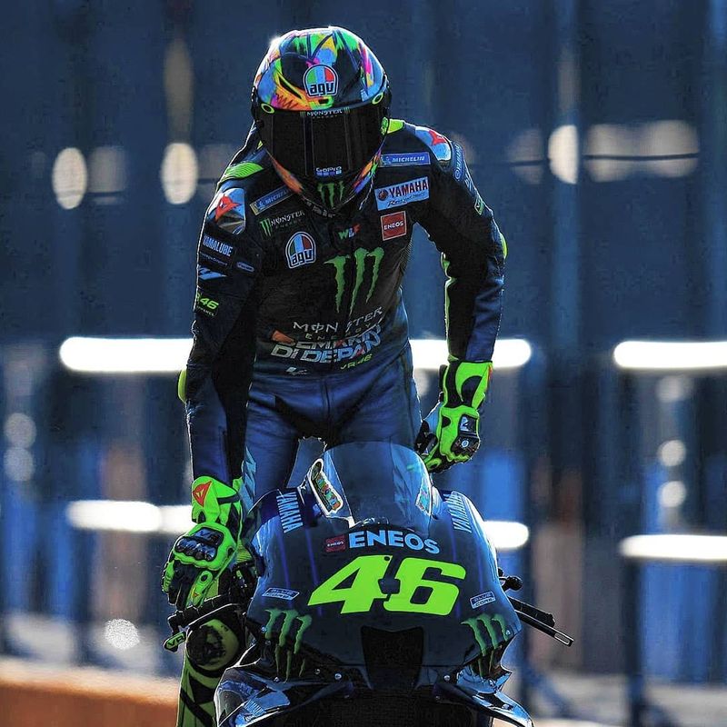 valentino rossi (motomazine com)