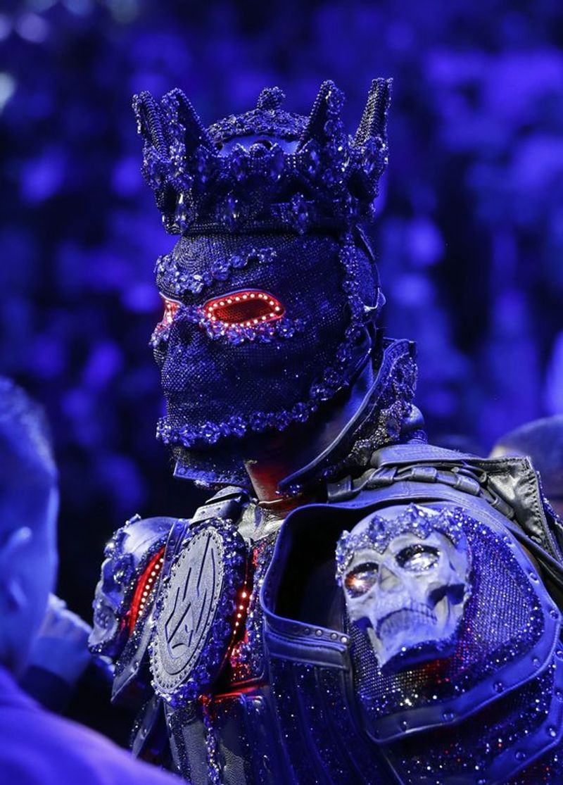 Deontay Wilder dengan kostumnya (apnews com)