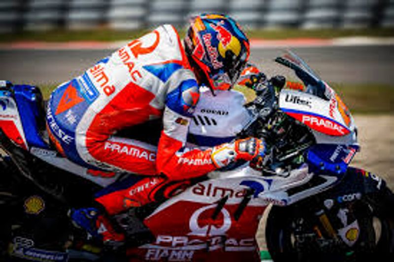 Jack Miller - pramac (blackxperience com)